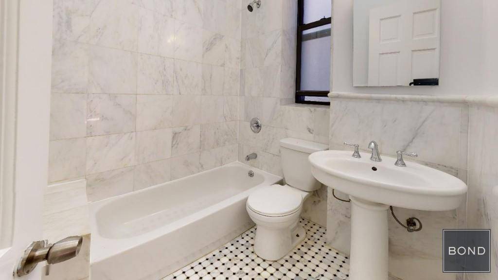 Lovely 1BR on the Upper West SideBOND New York Properties is a licensed real estate broker that proudly supports equal housing opportunity.