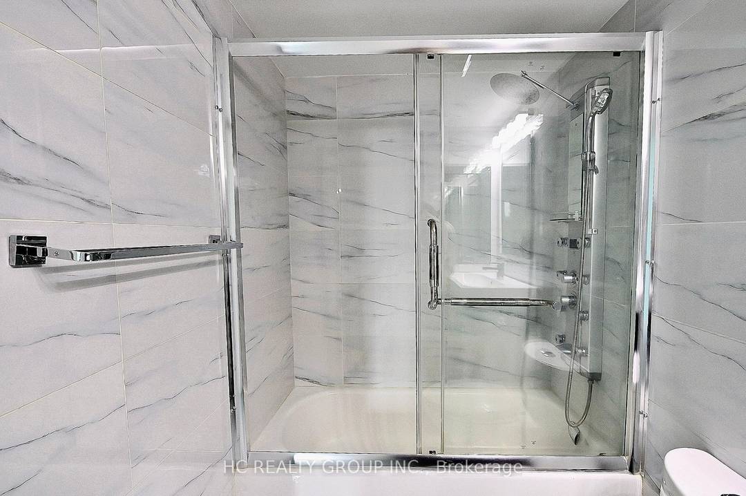 2 bedrooms and 2 baths in one of the most luxurious building by Tridel in north york, close to subway yonge and finch, grocery, shopping, restaurant, park, school.