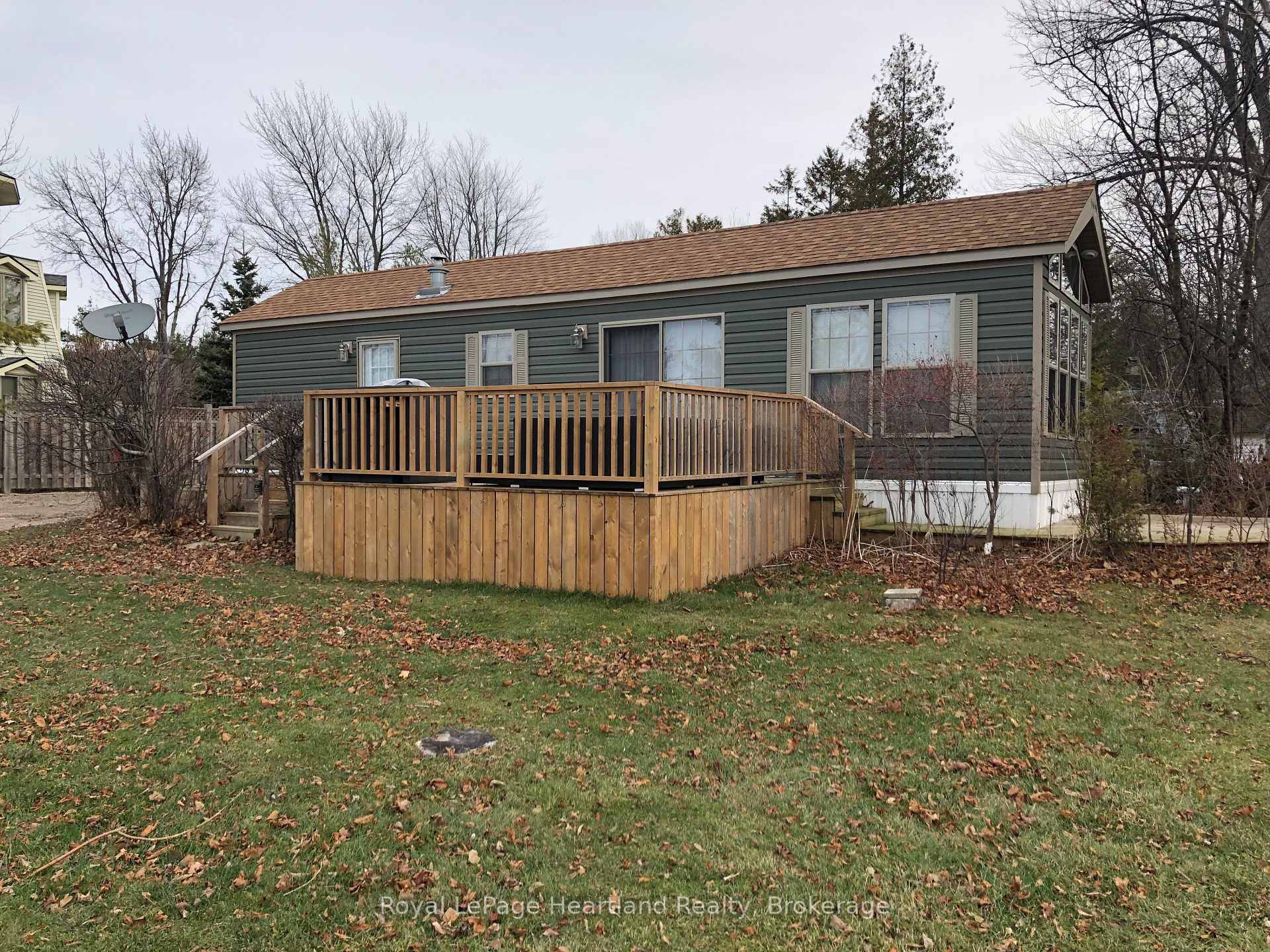Beautiful lakefront lot in adult community park.