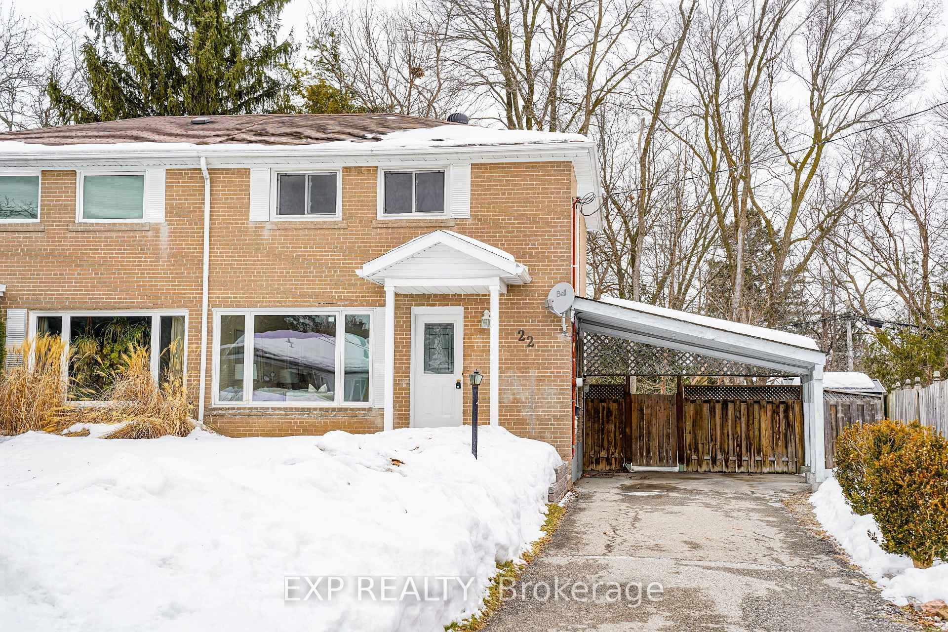 Fabulous 3 Bedroom detached brick home, located in the heart of Aurora.