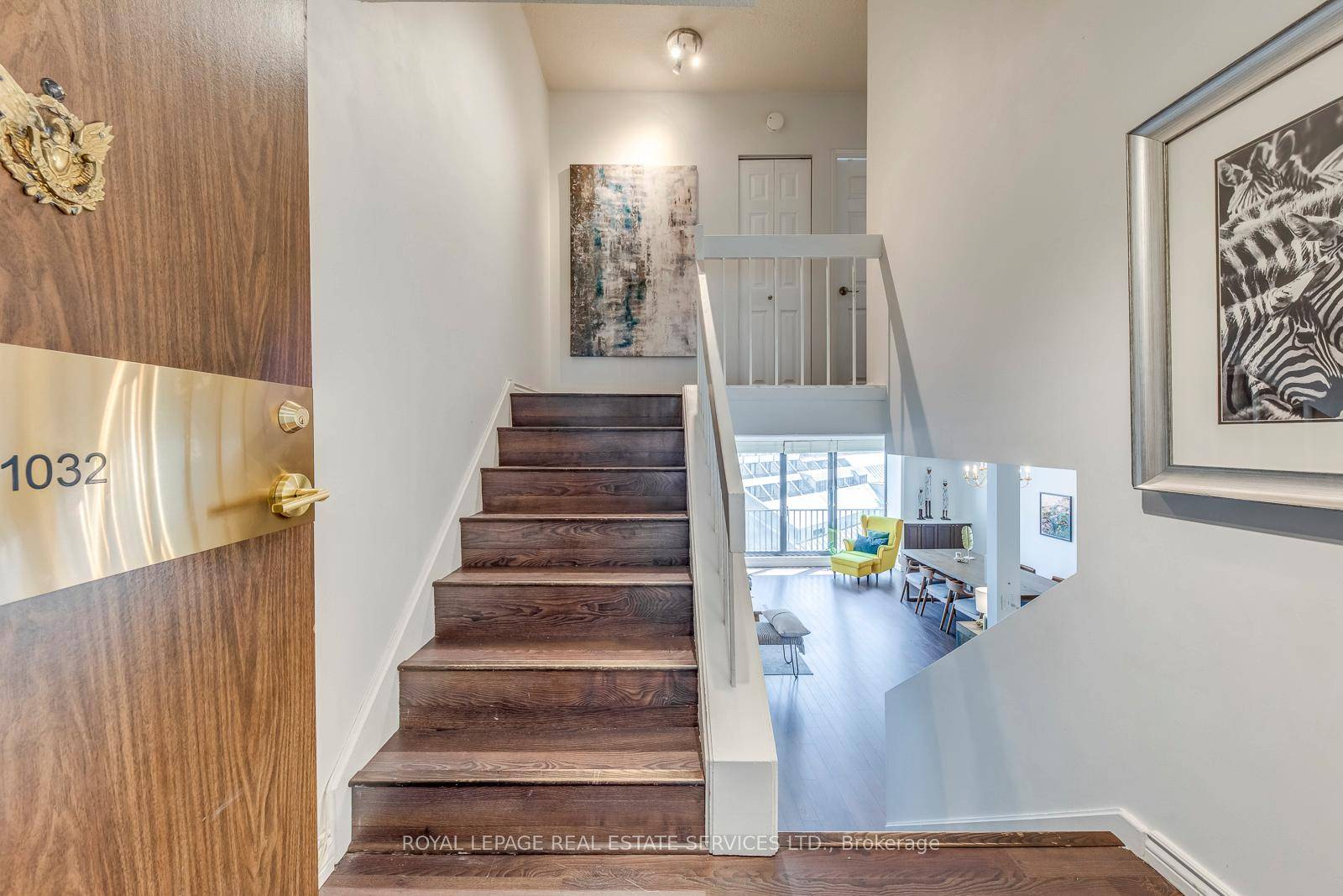 Two Storey Waterfront Elegance at 33 Harbour Square, Suite 1032 Discover rare city living with this stunning two storey apartment perched above the harbour in one of Torontos most iconic ...