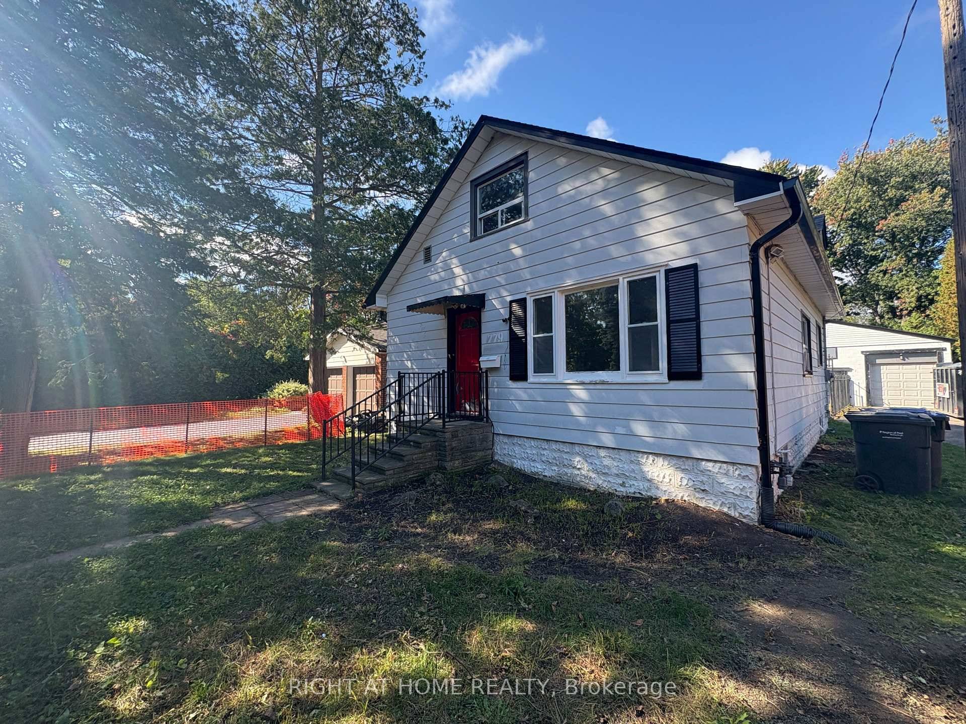 Updated 4 Bedroom House. Long Driveaway.