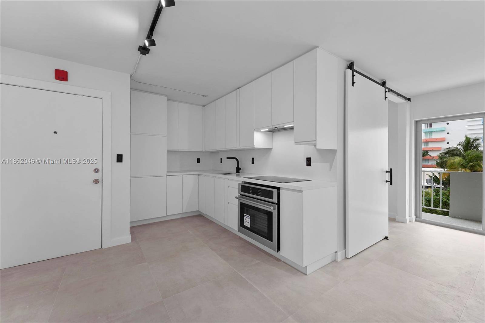 Don t miss this rare opportunity to own a beautifully renovated 2 bedroom in the most sought after area of Miami Beach South of Fifth.