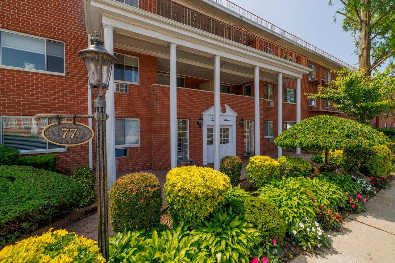 BEAUTIFUL 2 BEDROOM, 2 BATHROOM TOTALLY RENOVATED APT IN LOVELY BLDG IN RVC.