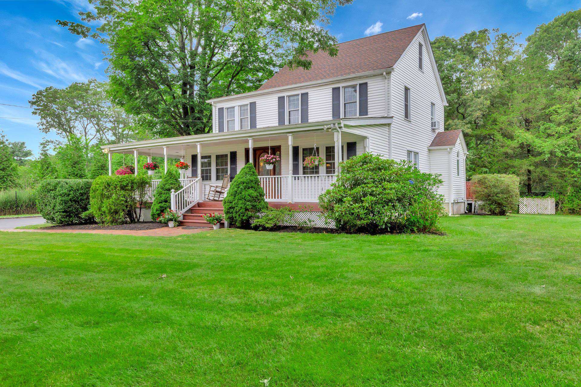 Great Property located in prime area on Route 347 close to shops, medical, restaurants, businesses, and more.