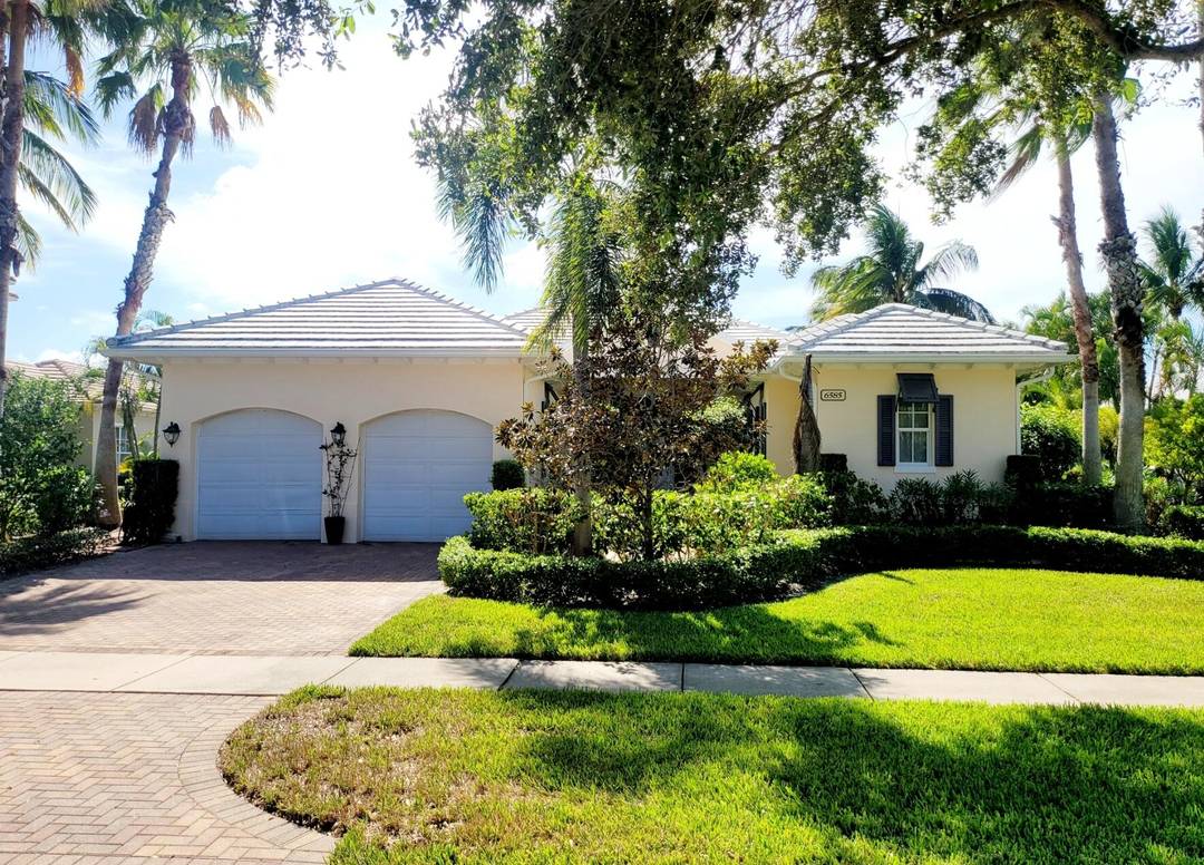 Deal of a lifetime ! Welcome to the prestigious, all inclusive neighborhood of the Antilles.