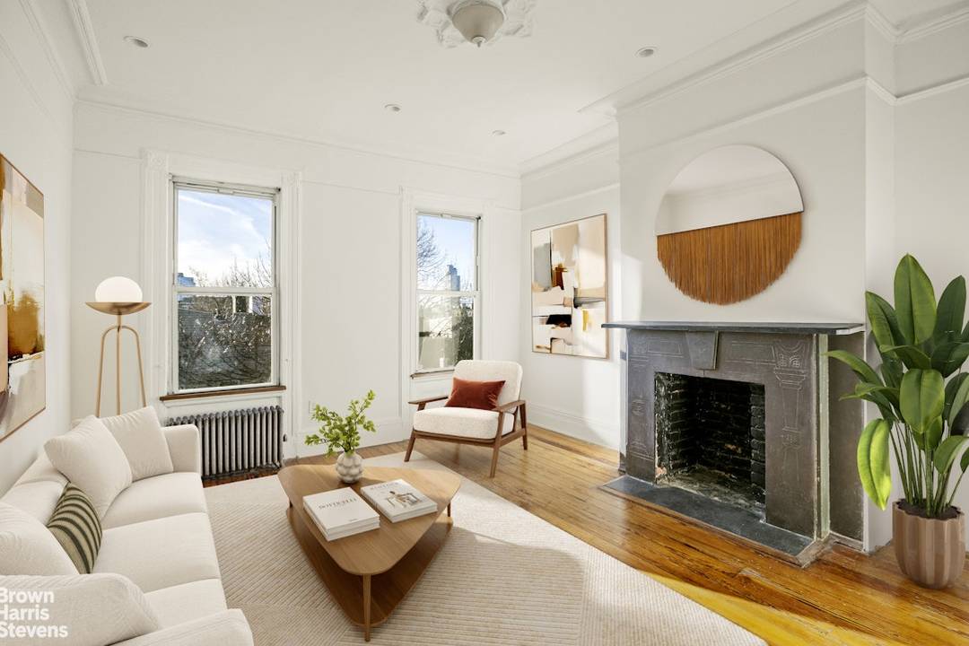 Offered for sale is a bright and sunny one bedroom floor through on Newel Street between Nassau and Norman Avenues in Greenpoint.