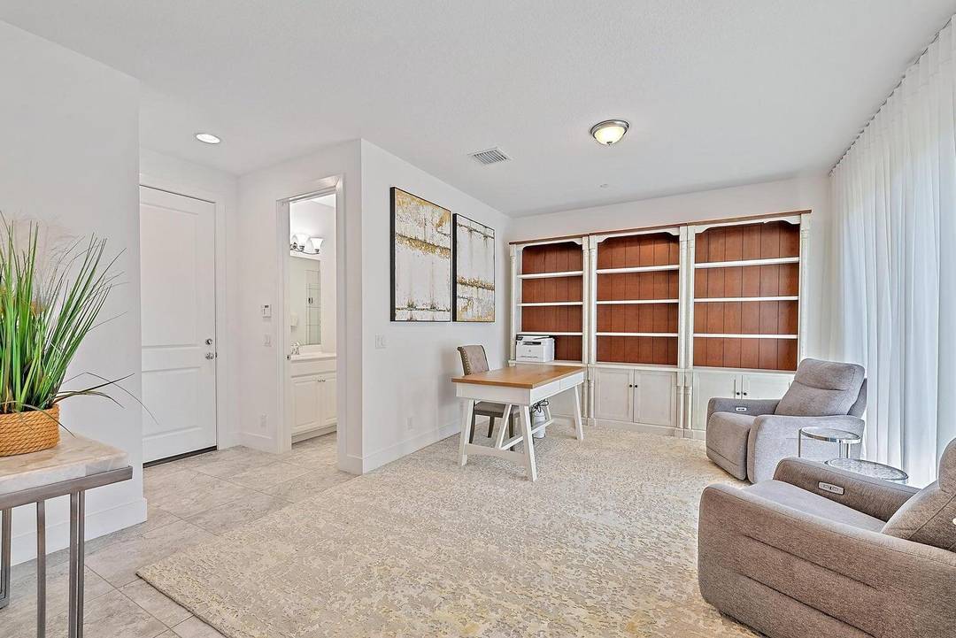Beautiful townhouse in the highly sought after community of Alton.