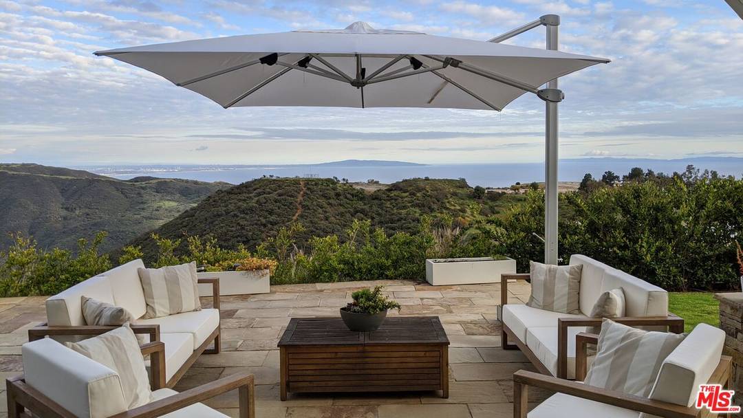 23224  W Paloma Blanca Dr Malibu La