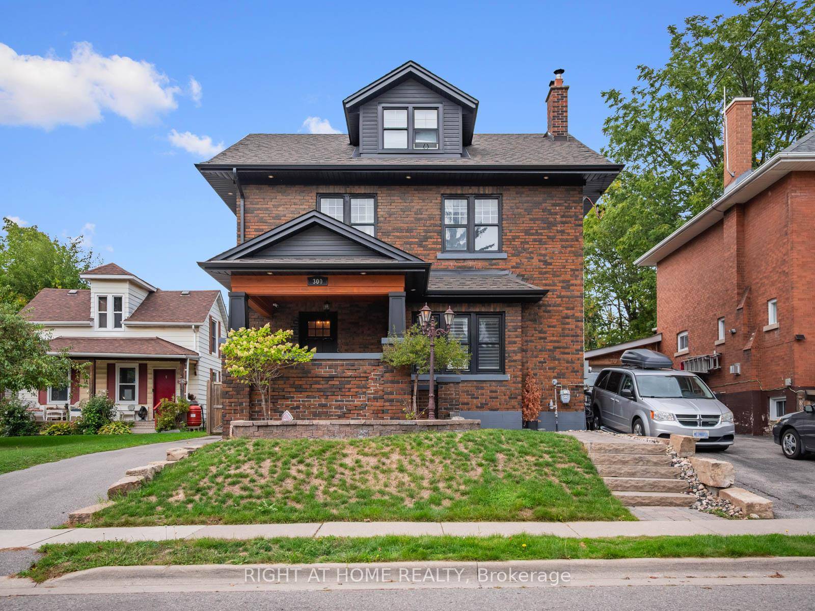 Welcome home to this stunning detached 3 1 bedroom, 3 bath home in the highly sought after O'Neill neighbourhood a perfect blend of charm, comfort, and lifestyle.