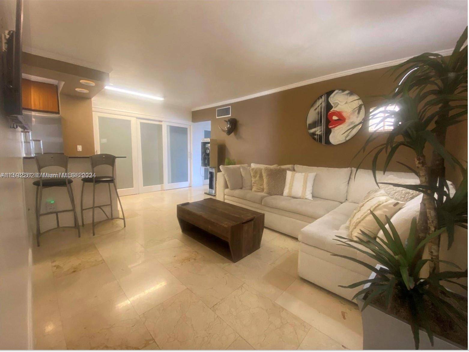 Unbeatable location in the center of it all !