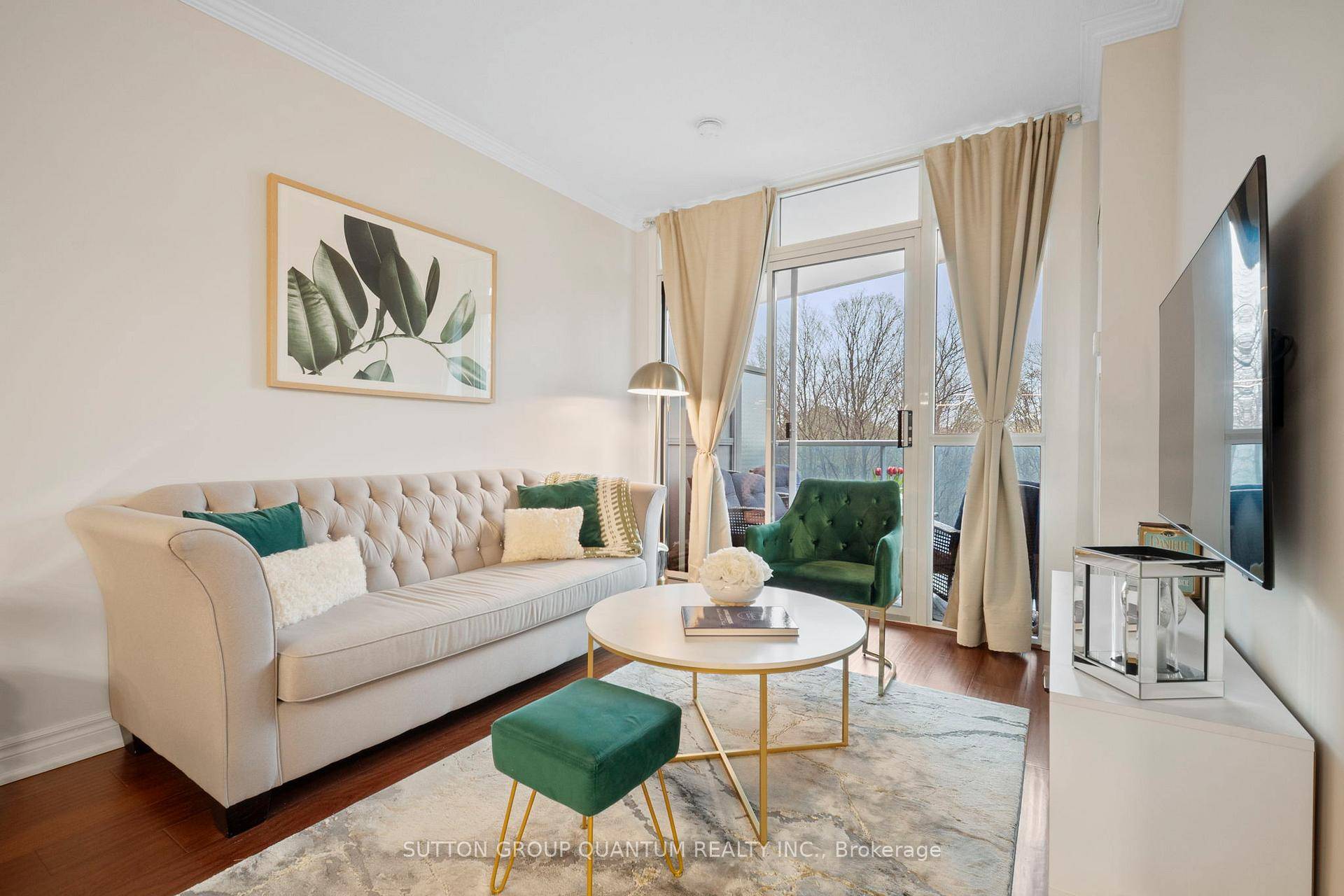 Welcome To This Bright 2 Bed 1 Bath Condo Located In The BEST Building Within The Iconic Absolute Complex !