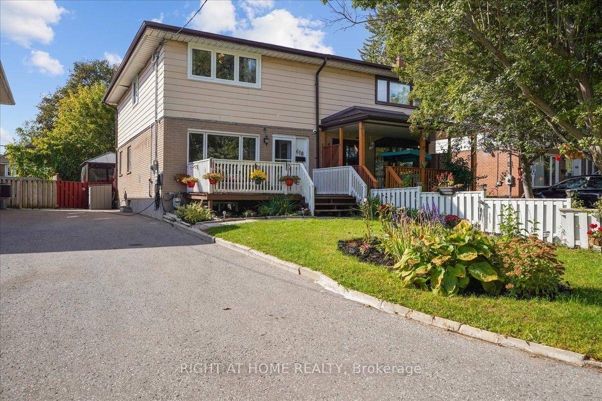 Situated in the heart of this sought after community in North Oshawa, this charming, sun filled home offers a perfect blend of comfort and convenience !