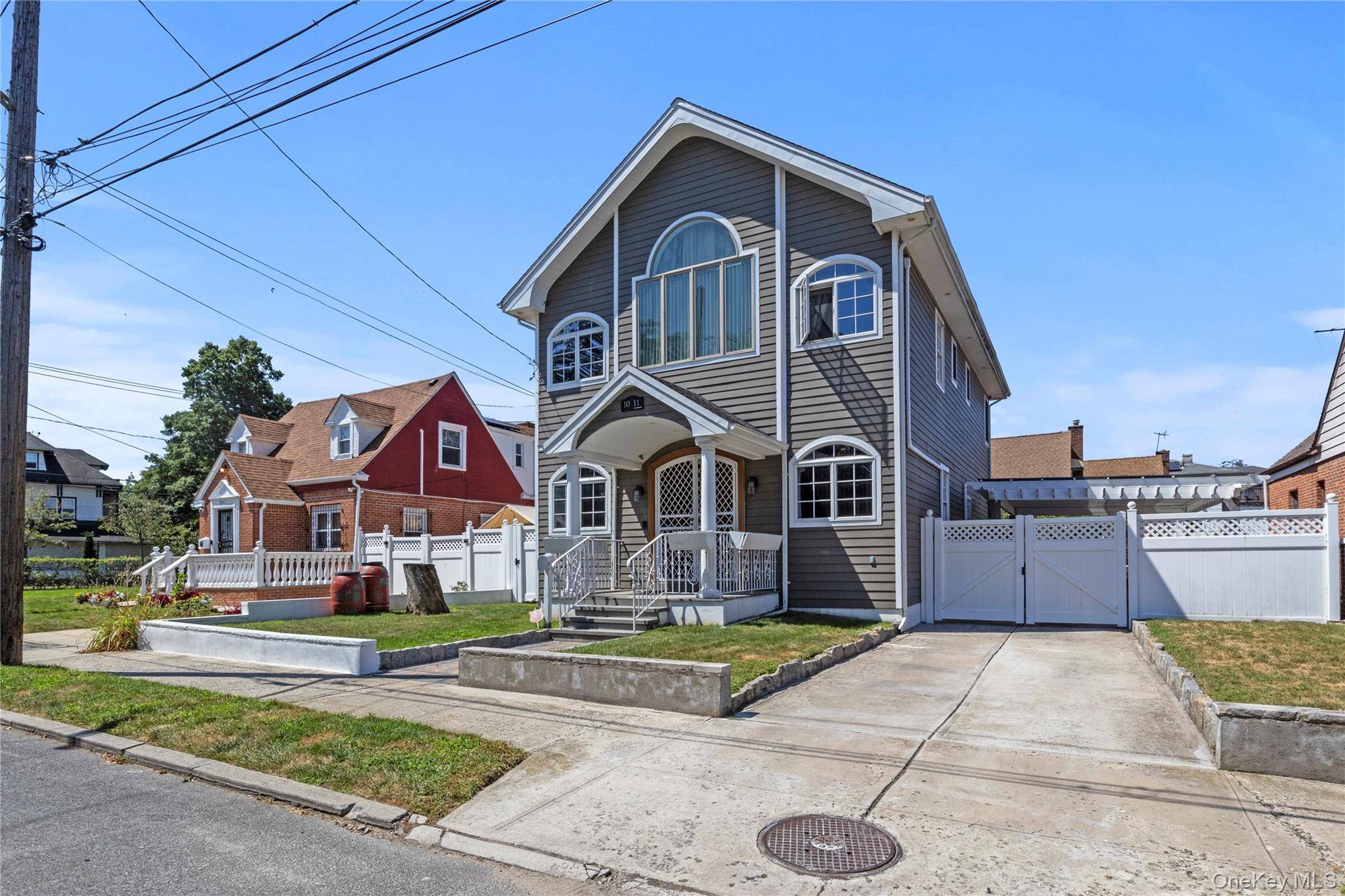 Welcome to 10 11 Bay 24 Street a custom built Det 1 Family setting in quiet section of Bayswater with 4 Bedrooms 4 full bathrooms each bedroom with private bathroom.