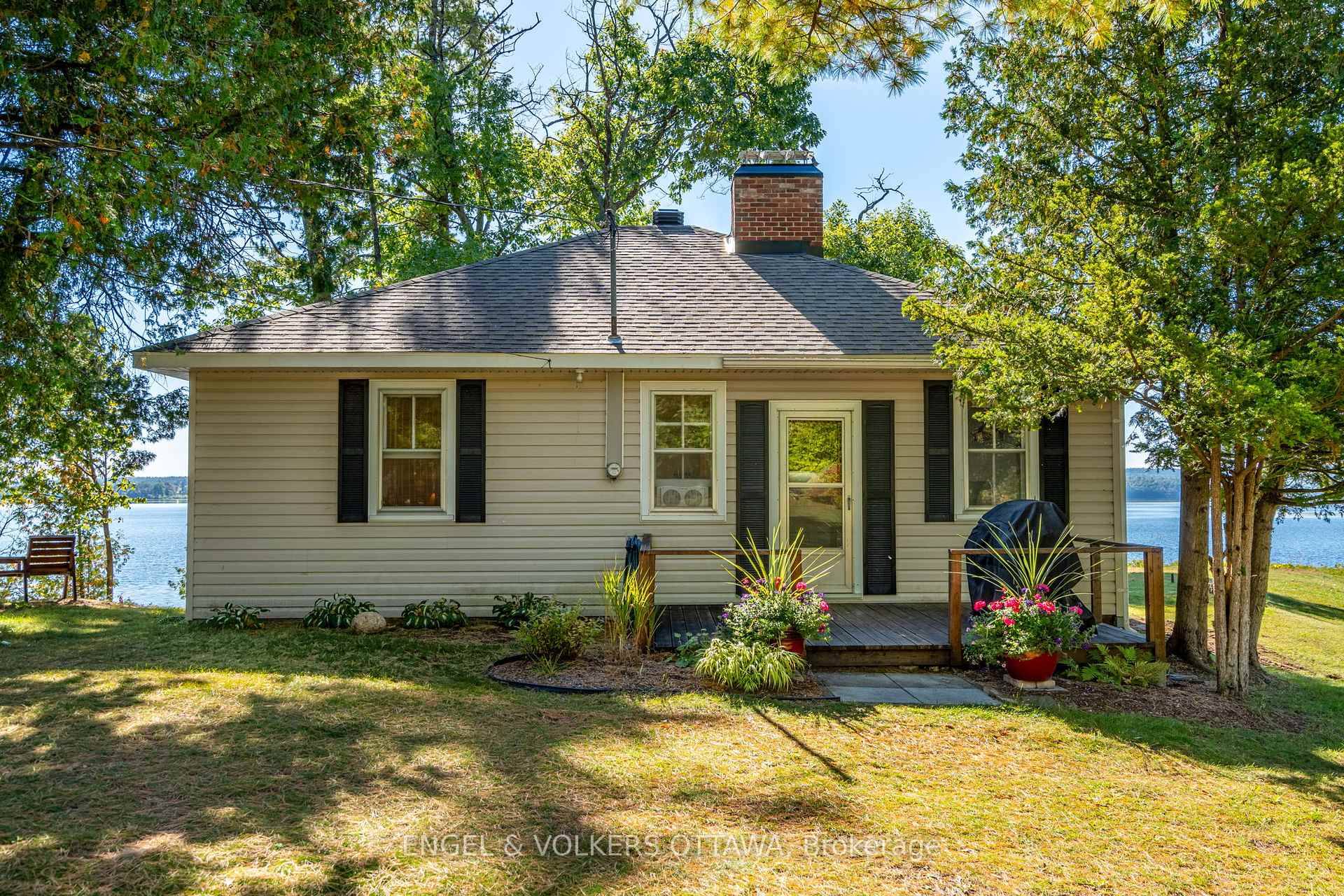 Discover the charm of this cozy, quaint waterfront cottage on the serene shores of Calabogie Lake.