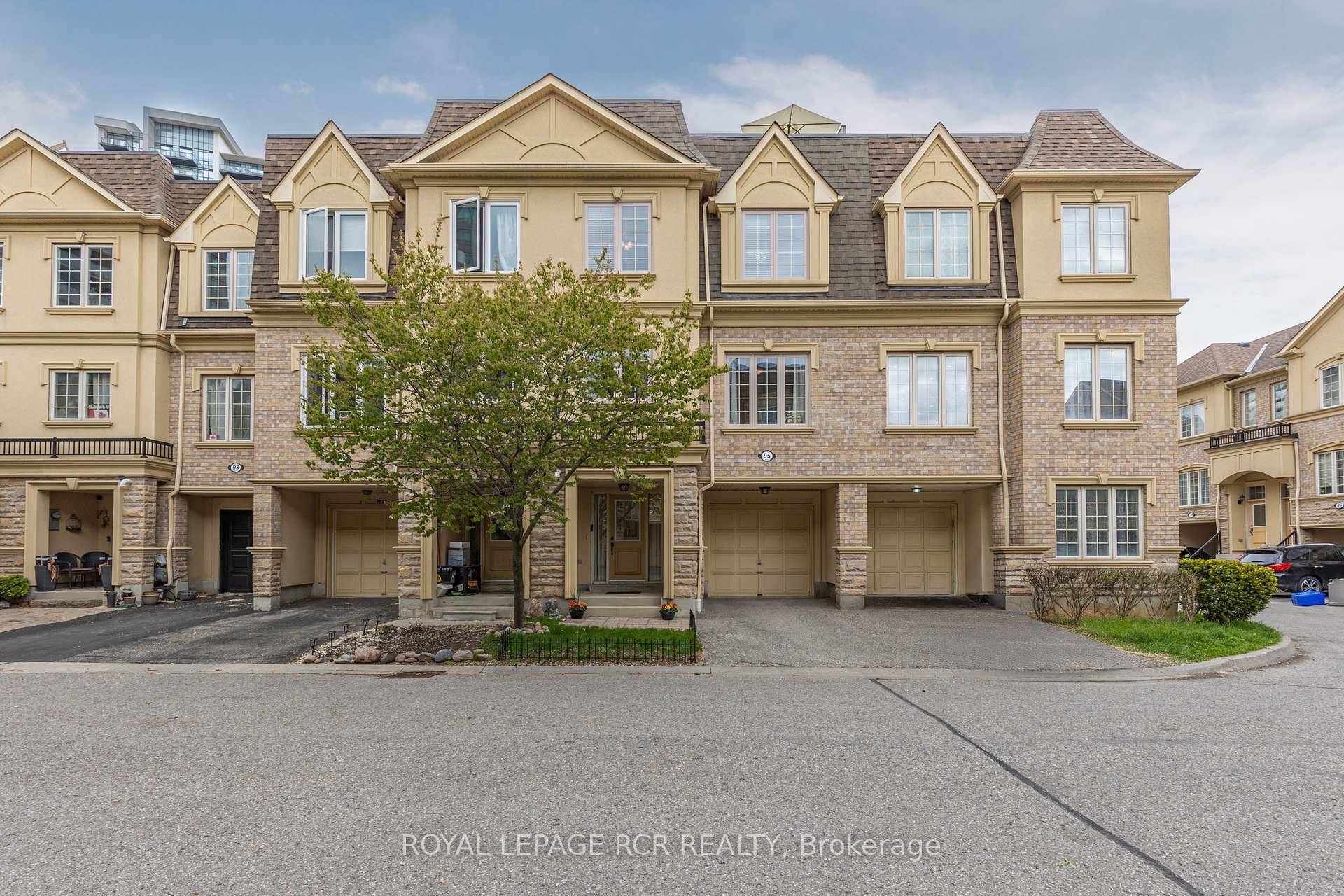 Welcome to this beautiful 2 1 bedroom townhome located in the highly desirable San Francisco By the Bay community.