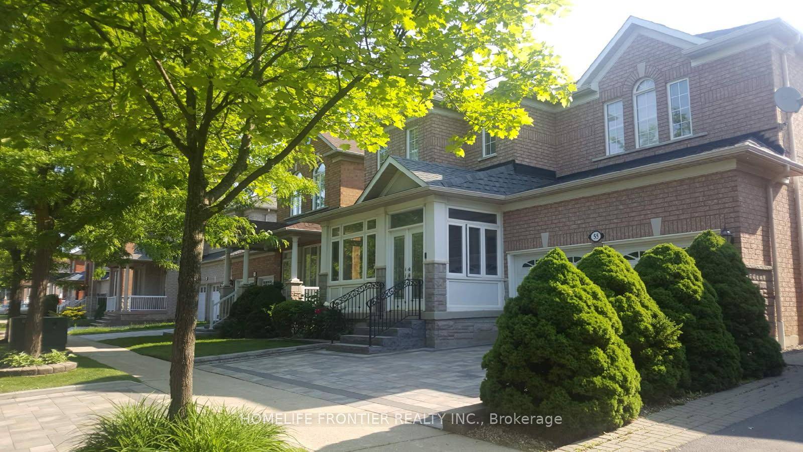 WELL MAINTAINED BEAUTIFUL 4 BED HOUSE IN THE HEART OF DUFFERIN HILL, OPEN CONCEPT, STUNNING MAPLE KIT.
