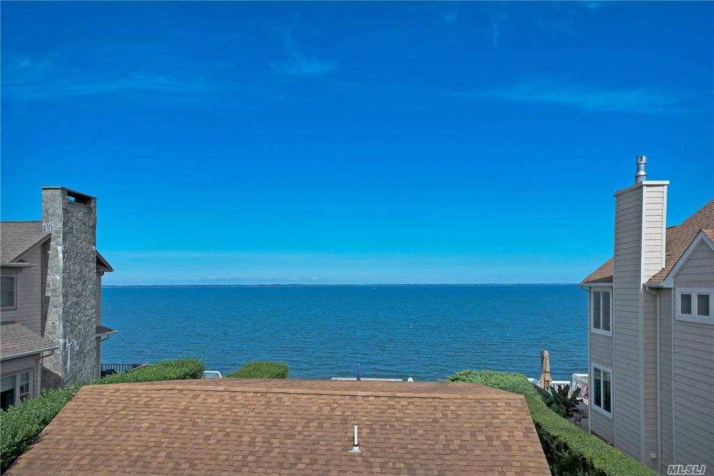 Great beach house with spectacular views of the Bay.