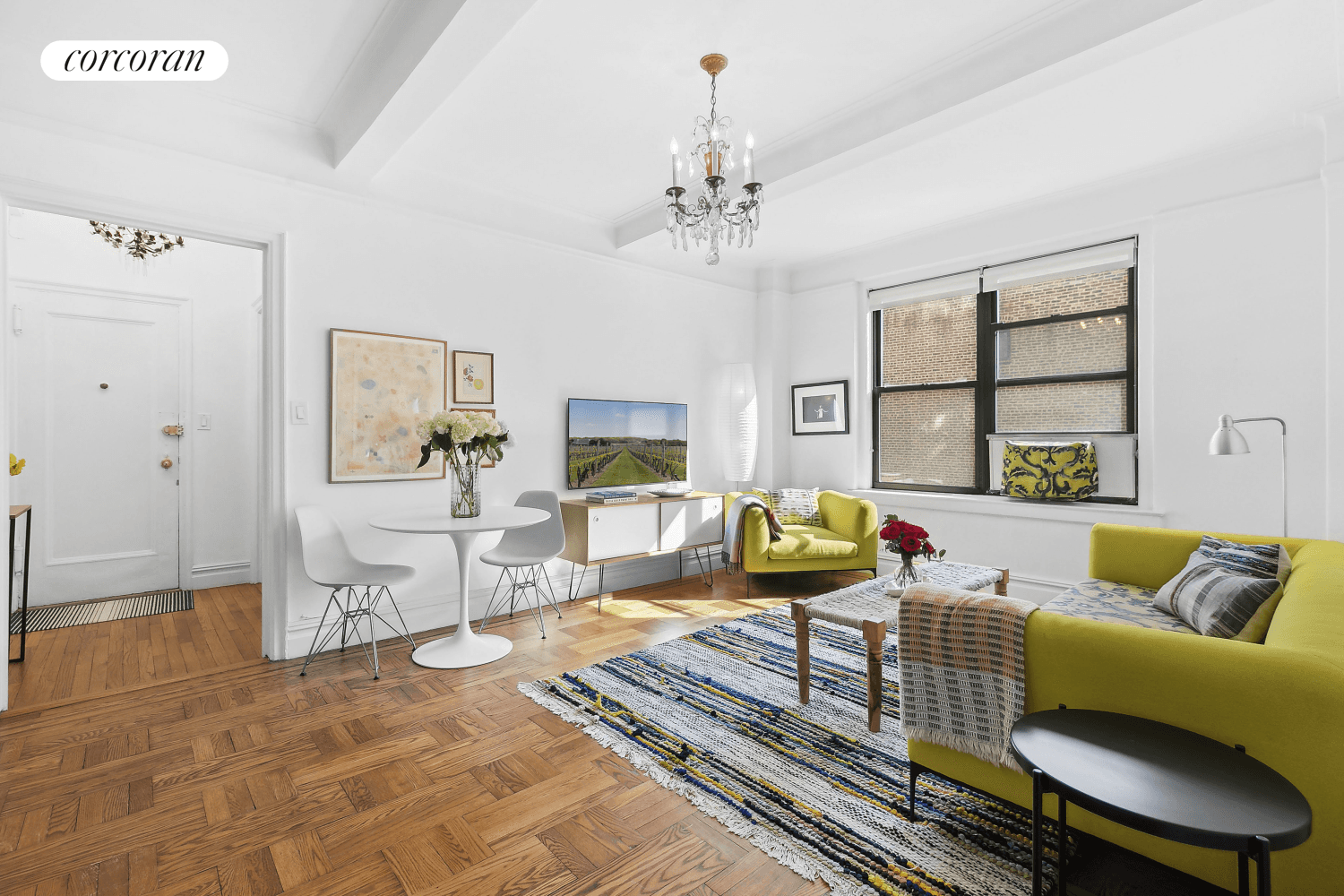 Welcome home to this chic and sophisticated one bedroom co op in the heart of Carnegie Hill, located between Park Avenue and Lexington on the Upper East Side.