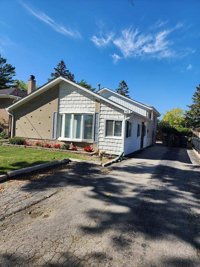 Spacious 3 Bedroom Home With A Basement Den, Ideal For A Home Office Or Guest Room.