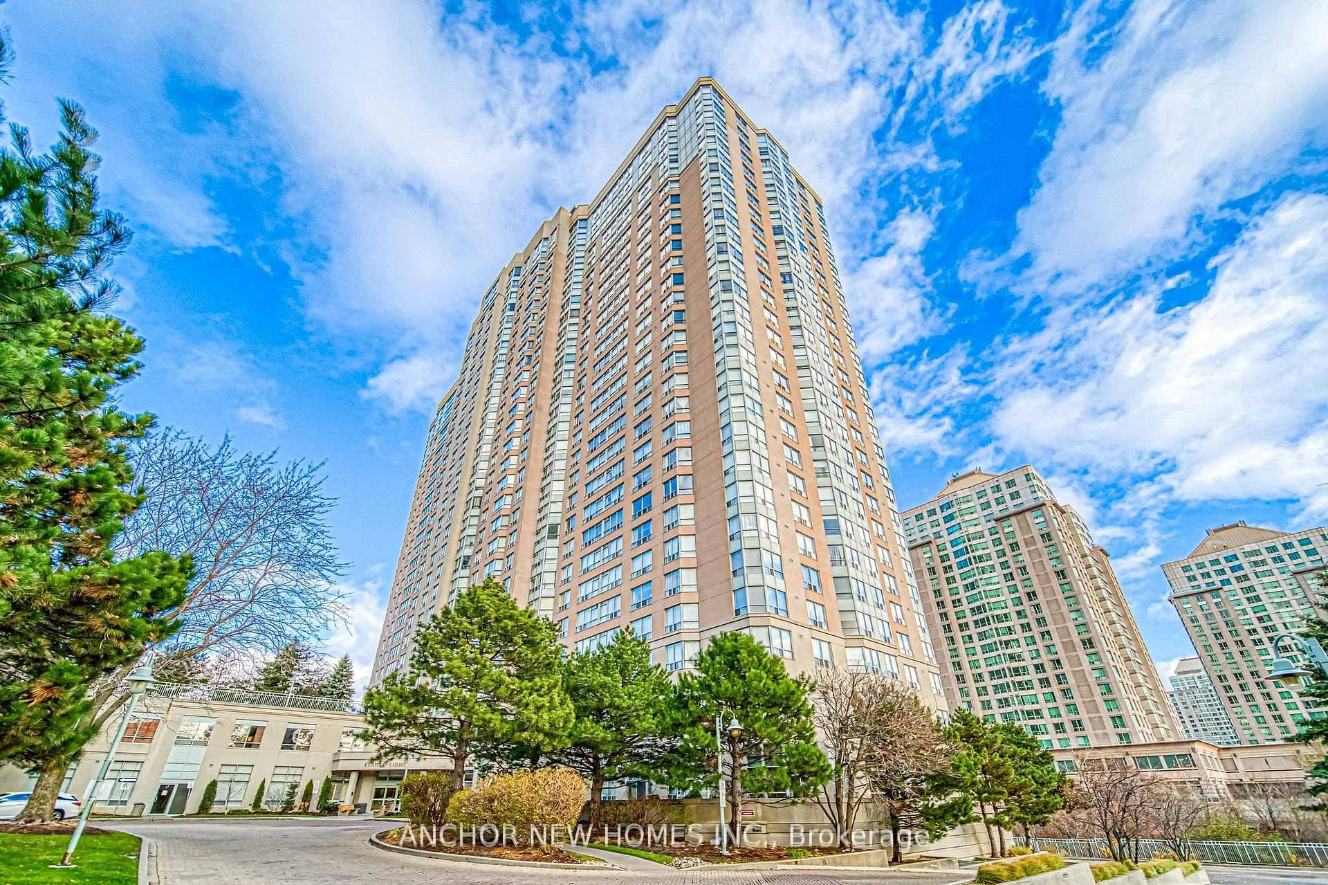 One Of The Nicest and Spacious Units In The Entire Scarborough Town Centre Area !