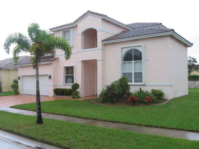 OUTSTANDING OPPORTUNITY. Huge beautiful single family home 6 BEDROOMS, 4 BATH in the highly desirable neighborhood of Windsor Palms located in Miramar.