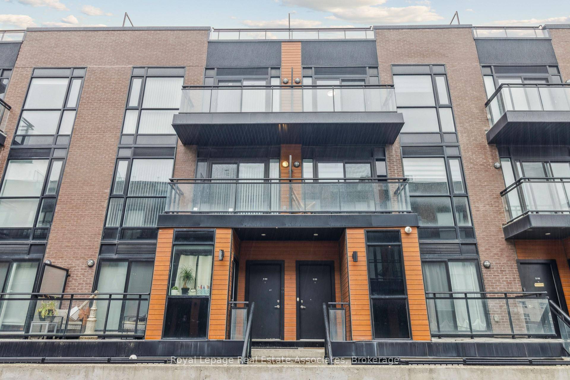 Welcome to your new home in the heart of Woodbridge !