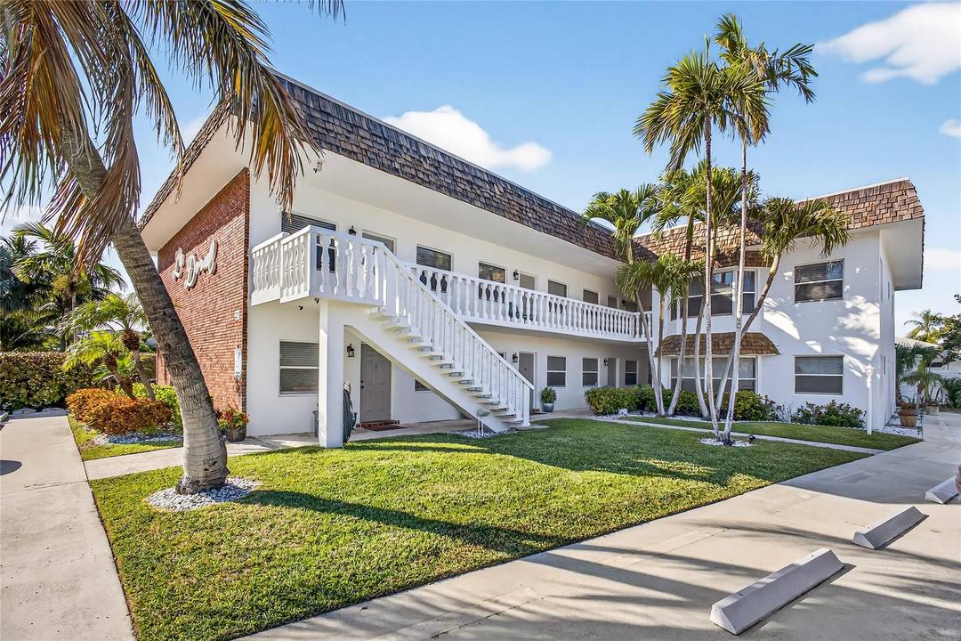Prime 10 Unit Beachside MultifamilyOffered for sale is La Doral, a rare 10 unit multifamily asset located in the heart of Palm Beach Shores on Singer Island, just steps from ...