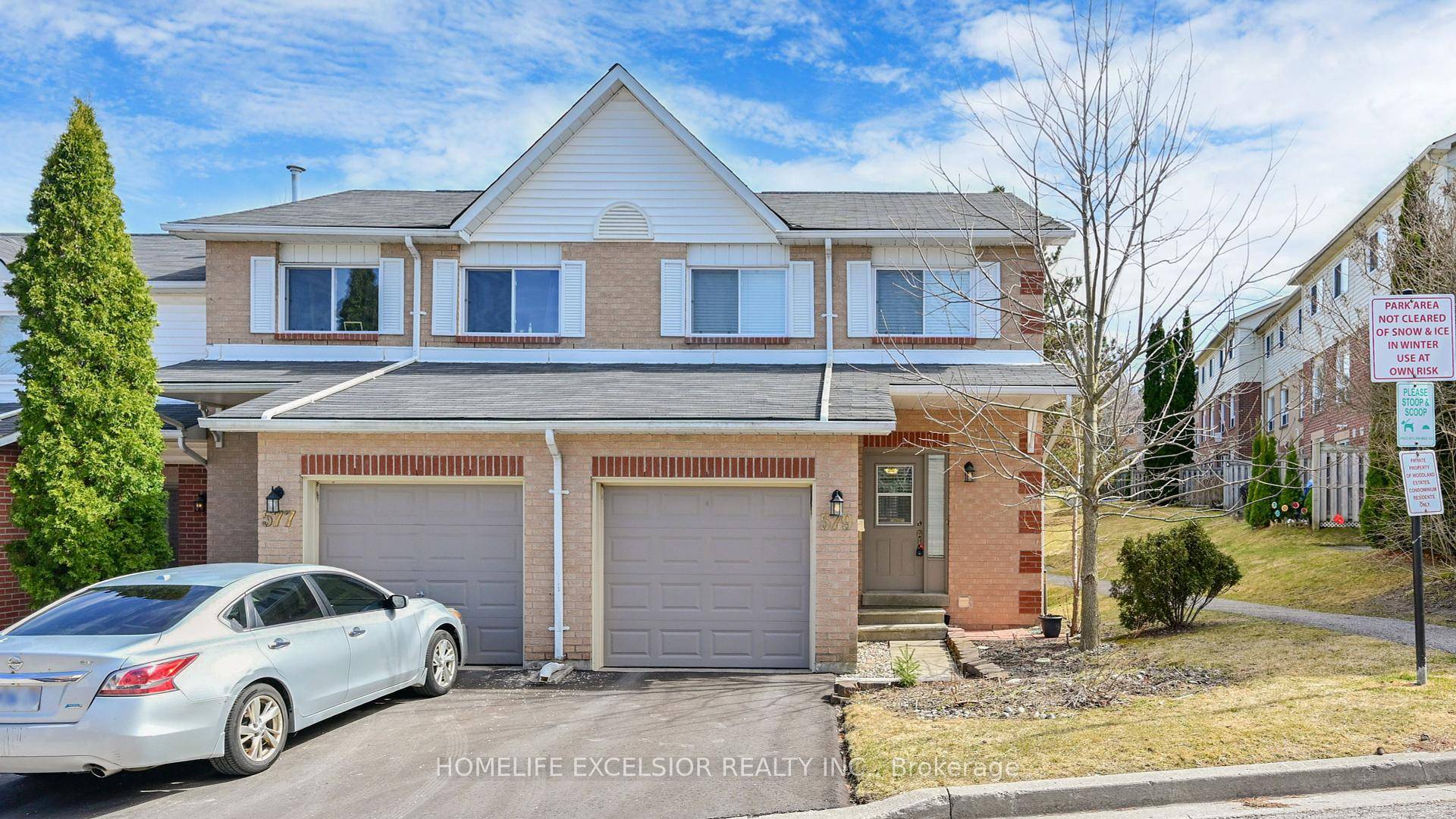 Charming 3 Bedroom End Unit Condo Townhouse in a Sought After Community !