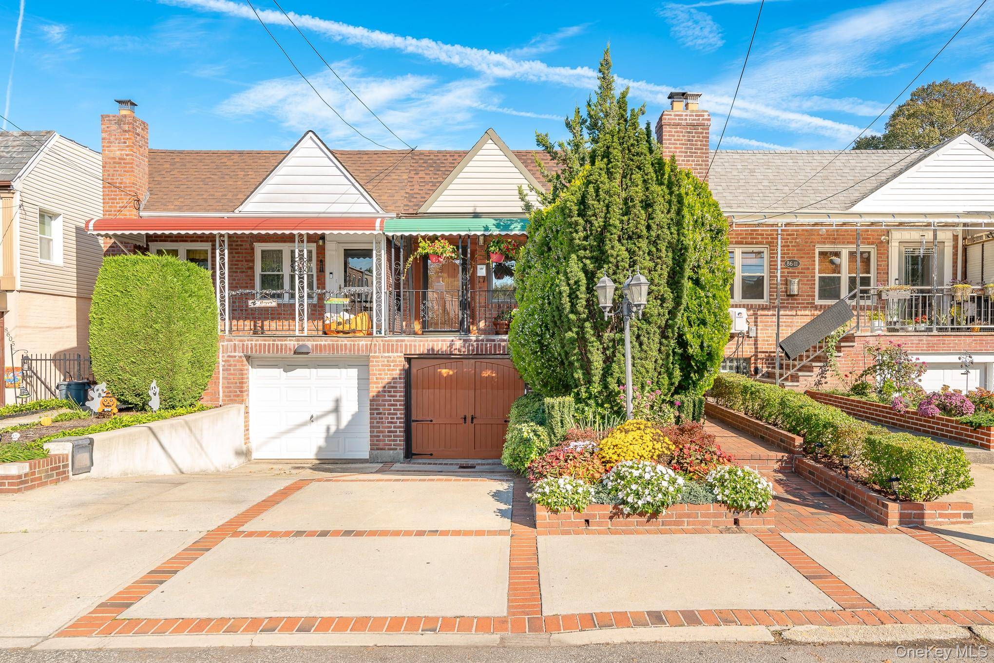 Move right into this well maintained colonial.