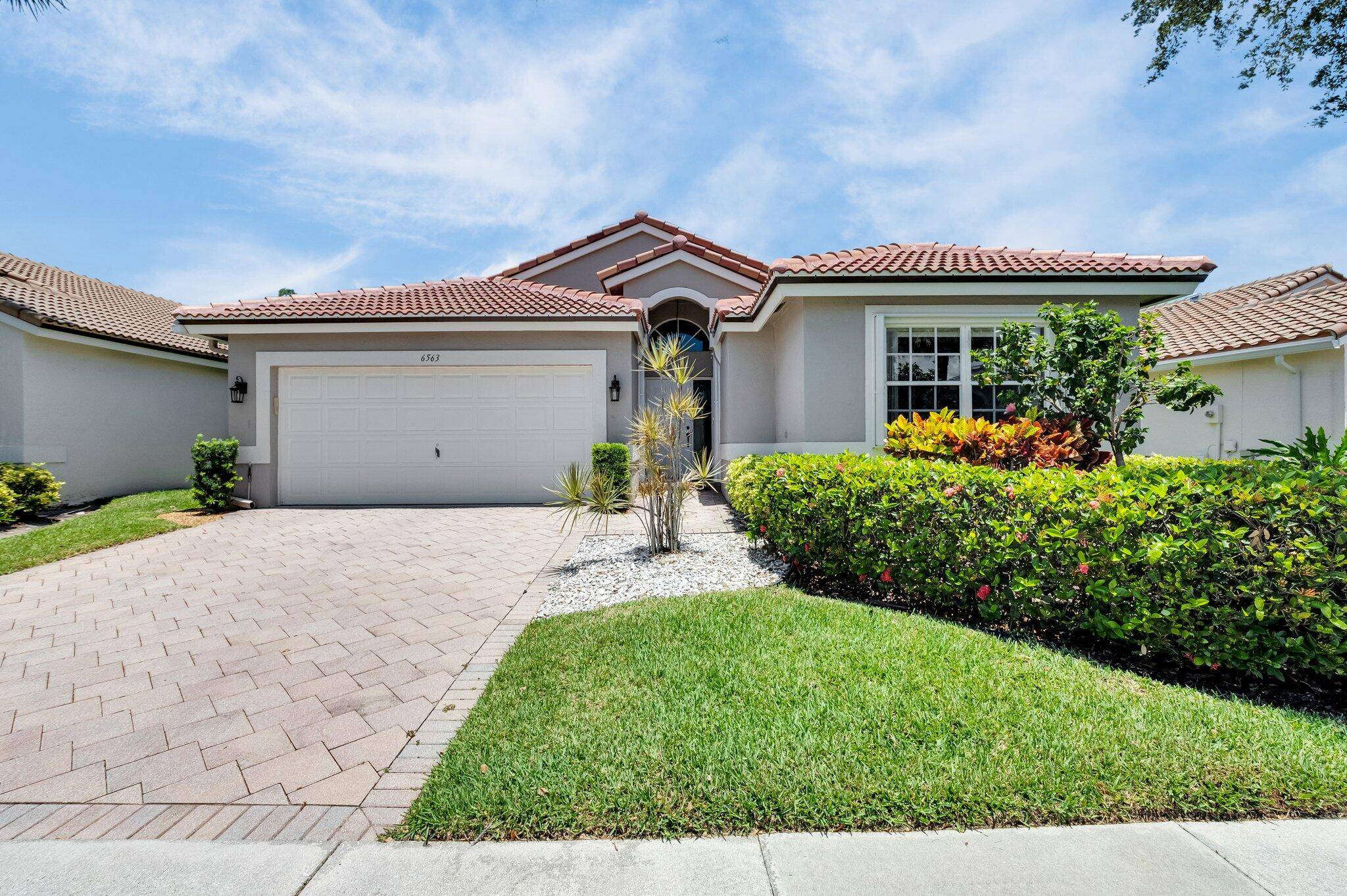 Located in the vibrant 55 community, of Lakeridge Greens residents enjoy the pool, hot tub, tennis courts, pickleball courts and an active clubhouse.