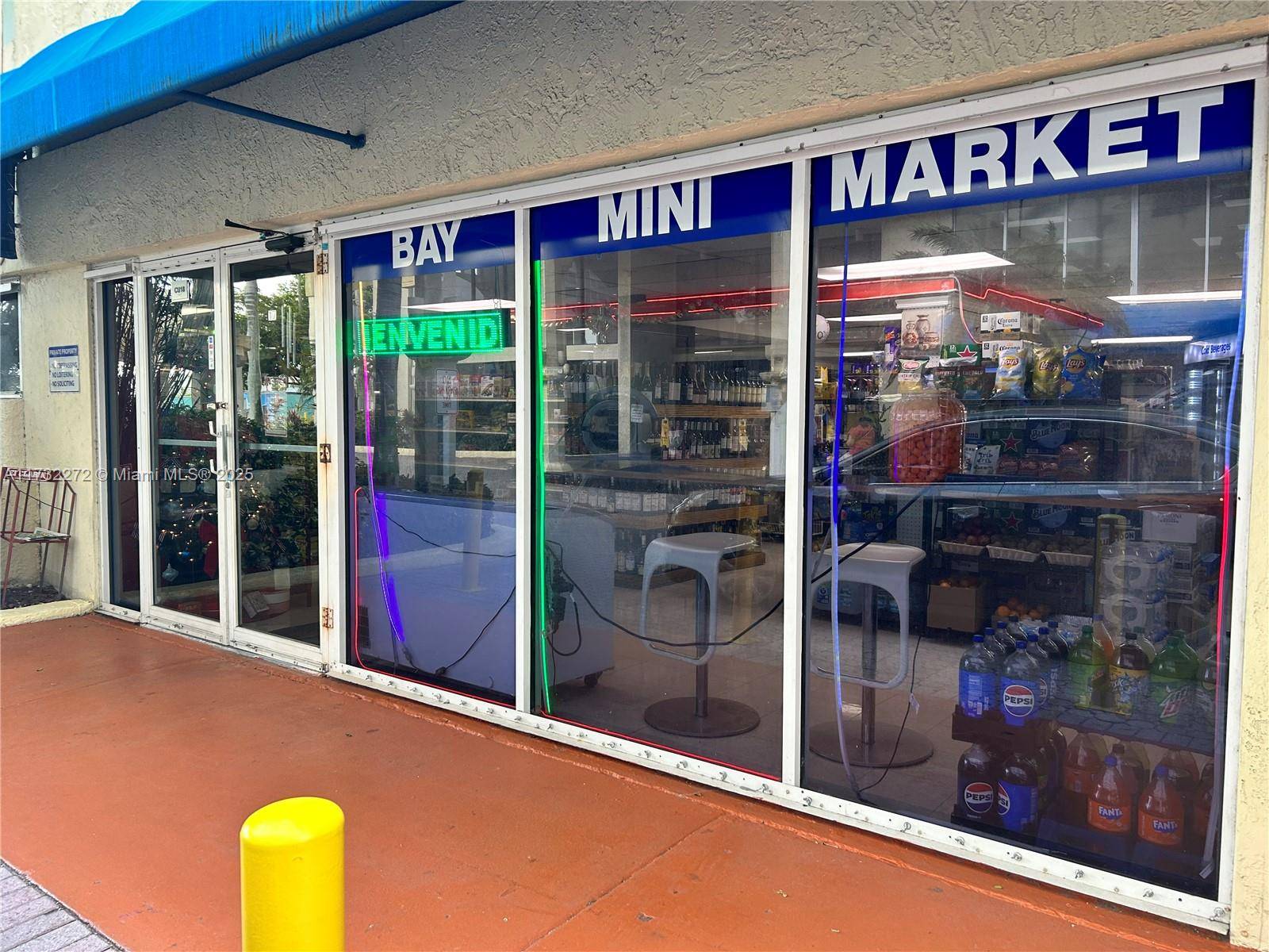 GREAT OPPORTUNITY comercial premises with business included, this supermarket has been stablished since 1993 BAY MINI MARKET, giving good rentality in a very nice, with many apartment buildings around.