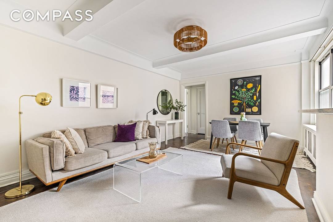 Experience sweeping Brooklyn and harbor views from this enchanting one bedroom home in The Remsen, one of Brooklyn Heights' most coveted full service, pre war cooperatives.