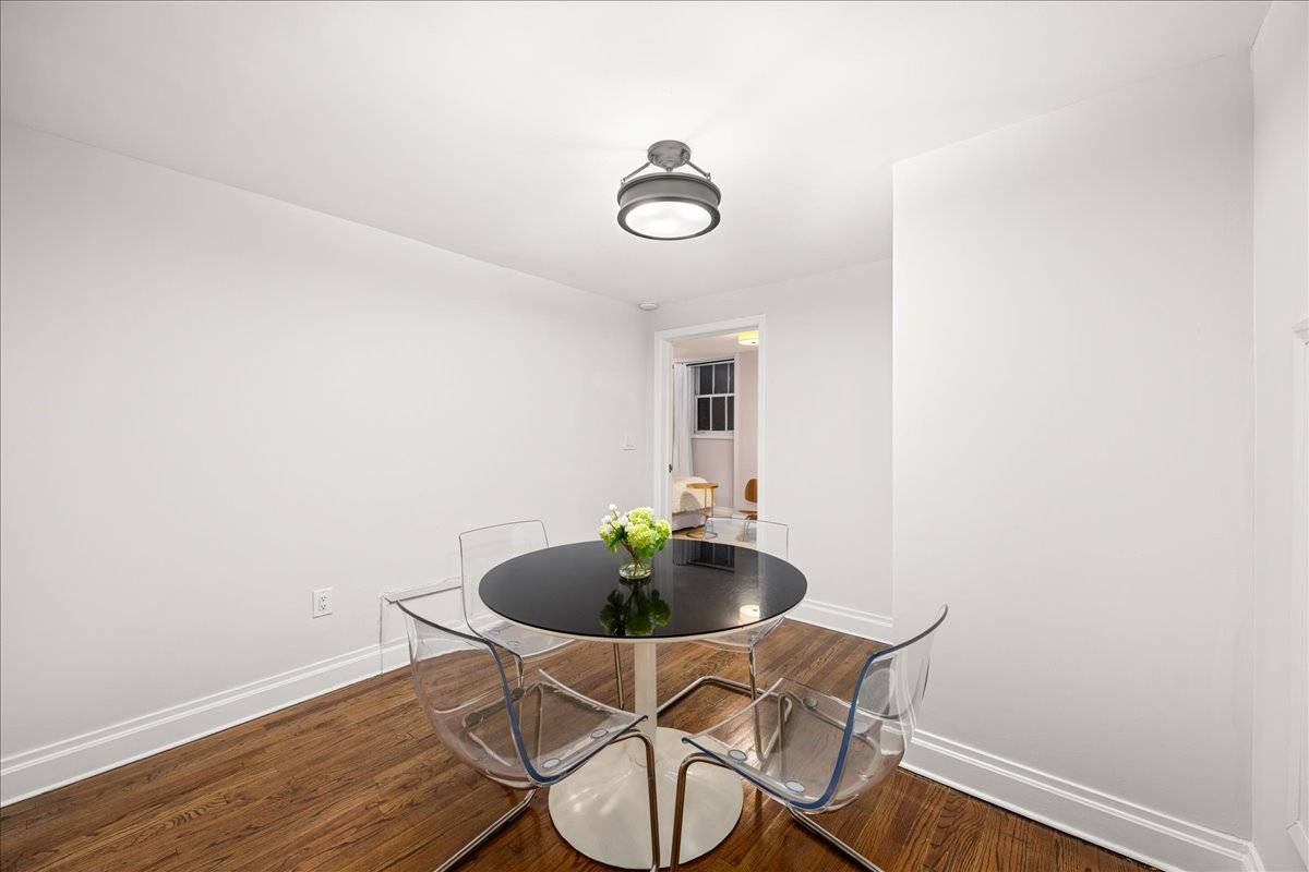 Enjoy iconic Upper West Side living seconds from Central Park and Lincoln Center at the famed Hotel des Artistes, a landmarked co op situated on the acclaimed tree lined street ...