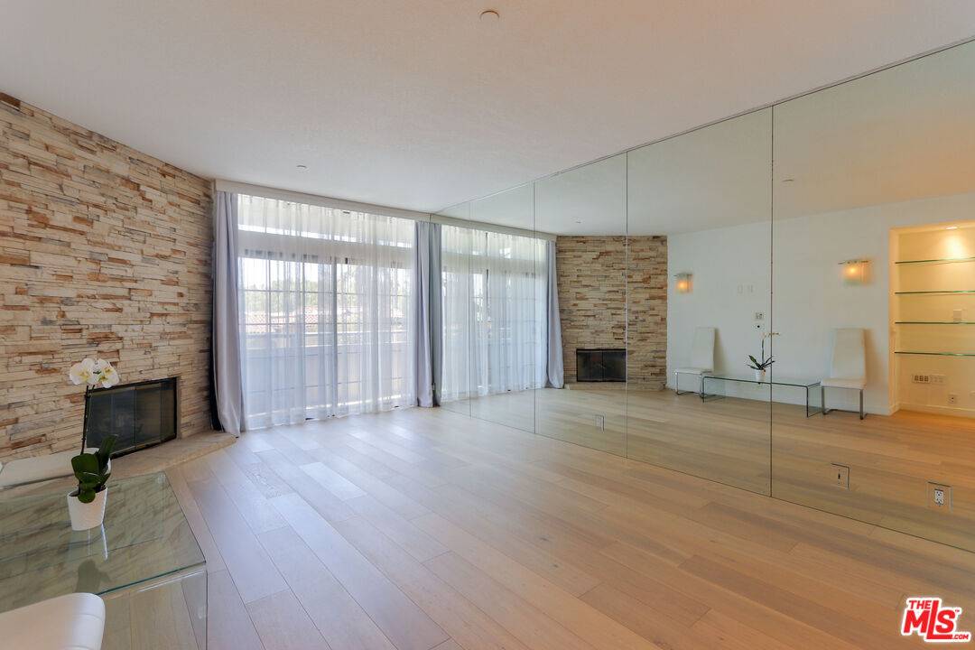 200 N Swall Dr 2BR Beverly Grove La