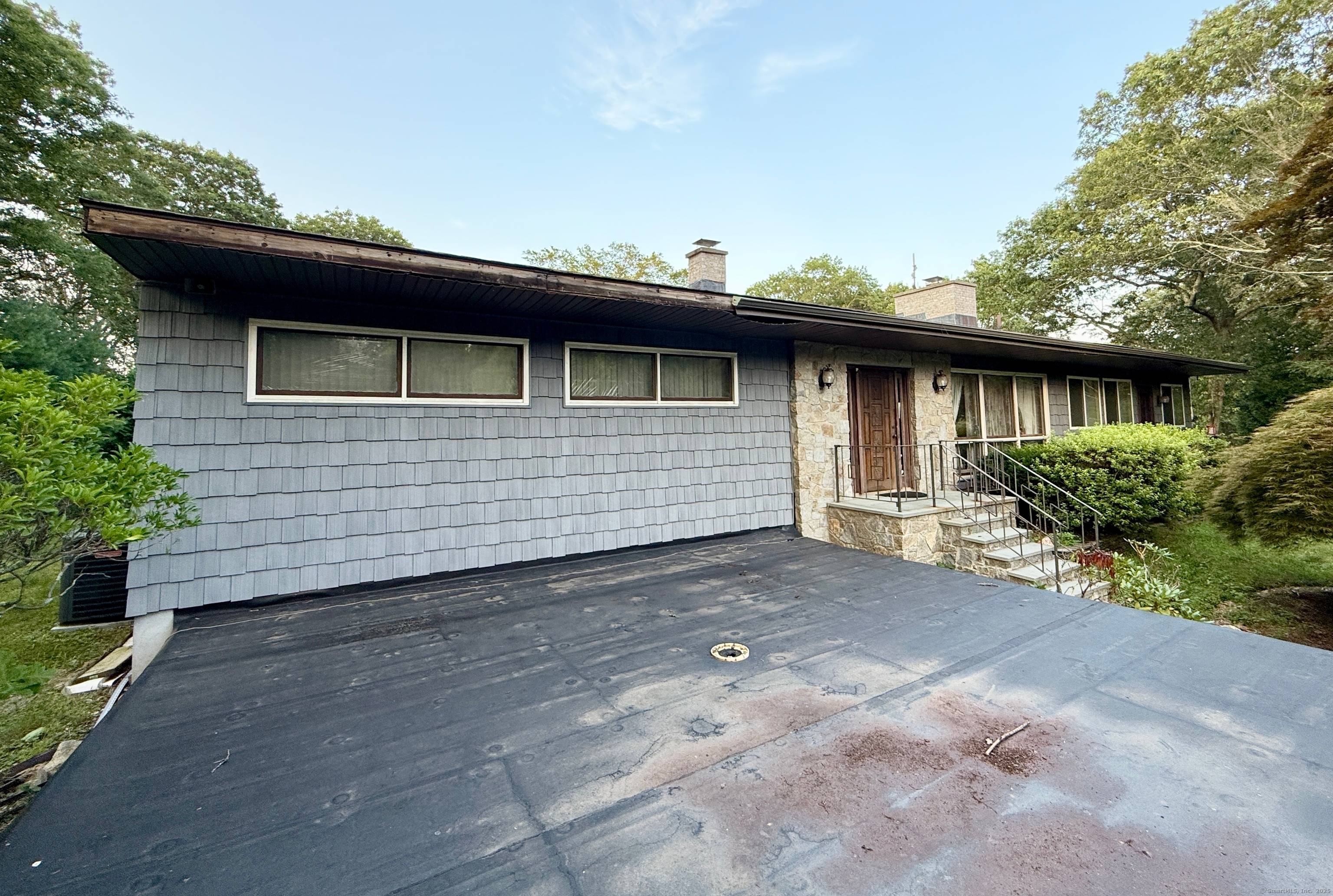Schedule your appointment to view this great 2, 464 sq ft home that offers an amazing 0.