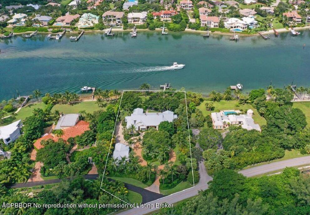 A Spectacular Island Style home, on the Intracoastal Waterway, creates a personal Jupiter Island paradise !