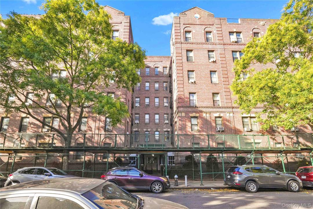 Beautifully Renovated 2 Bedroom Condo in the Heart of Historic Jackson Heights !