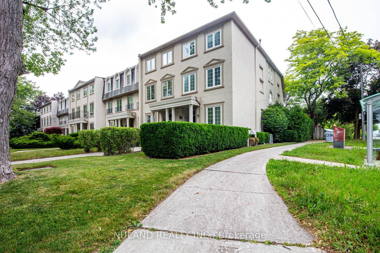 Beautiful amp ; Stately Built Townhouse Well Kept Renovated in 2022 Short Walk To All Amenities, Shops, Schools High Quality Finished Materials Fully Free Hold Townhouse Lots of Spaces With ...