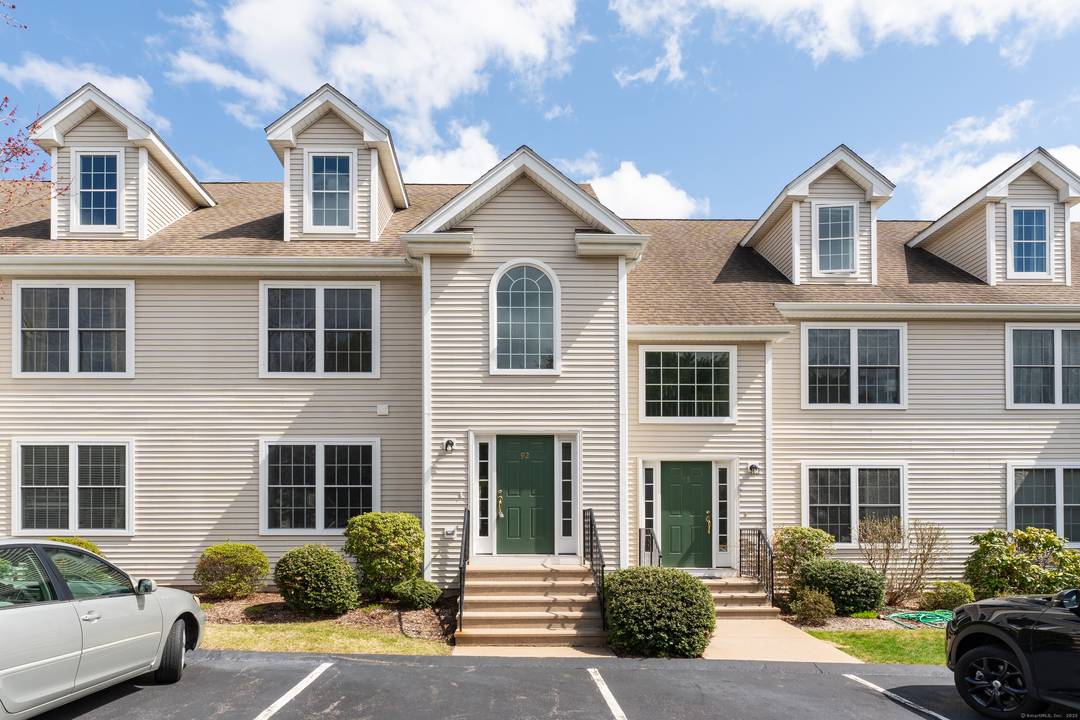 Welcome to Sea Spray, a beautifully maintained condo complex located near town beaches, Rocky Neck State Park, the highway, and charming downtown Niantic.