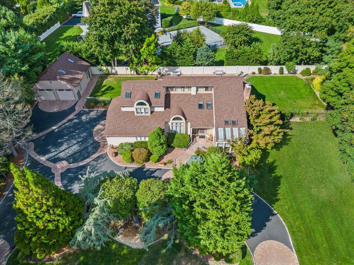Welcome to 7 Kent Court in beautiful South Bayport.