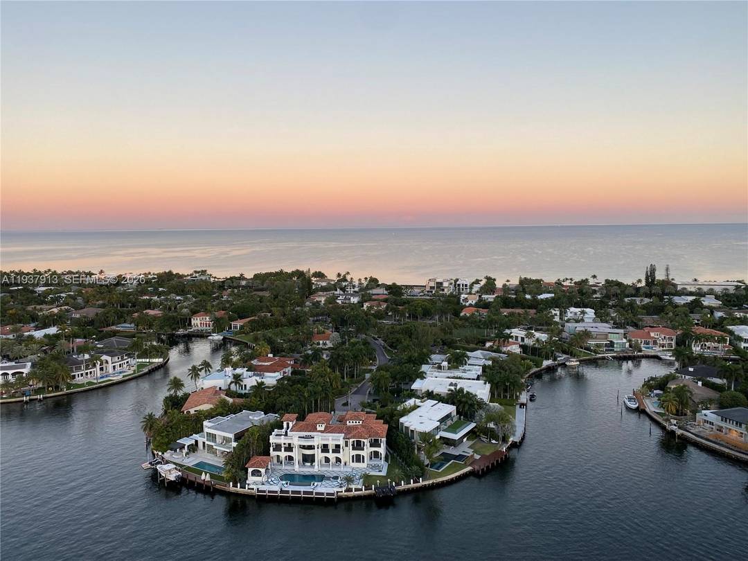 Welcome to Waterways' way of life at high style in a fully finish renovated apartment along astonishing views at East and West side on award Aventura's Garden.