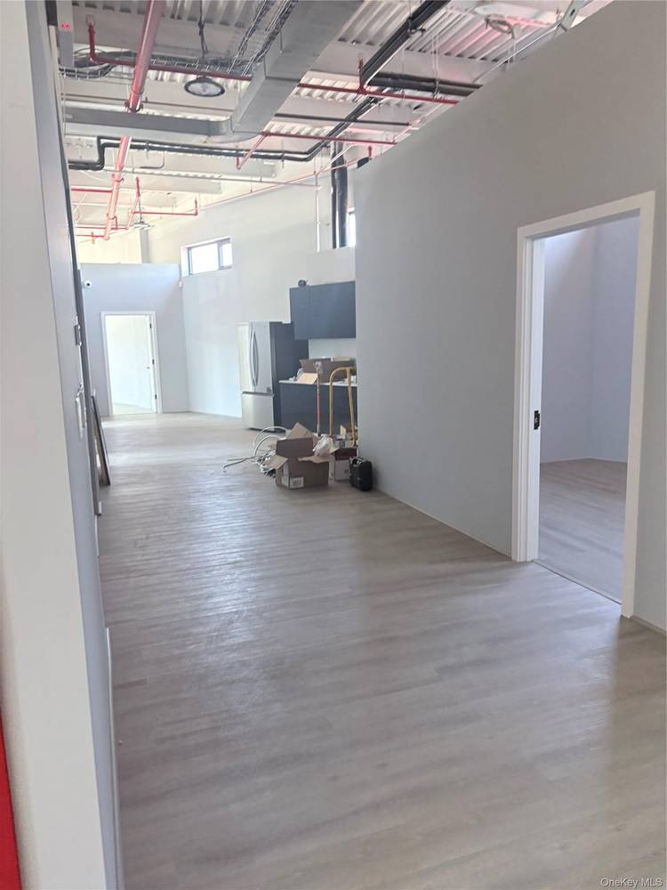 Discover XXL 5, 200 Sq Ft Versatile Commercial Space In A Convenient Queens Location.