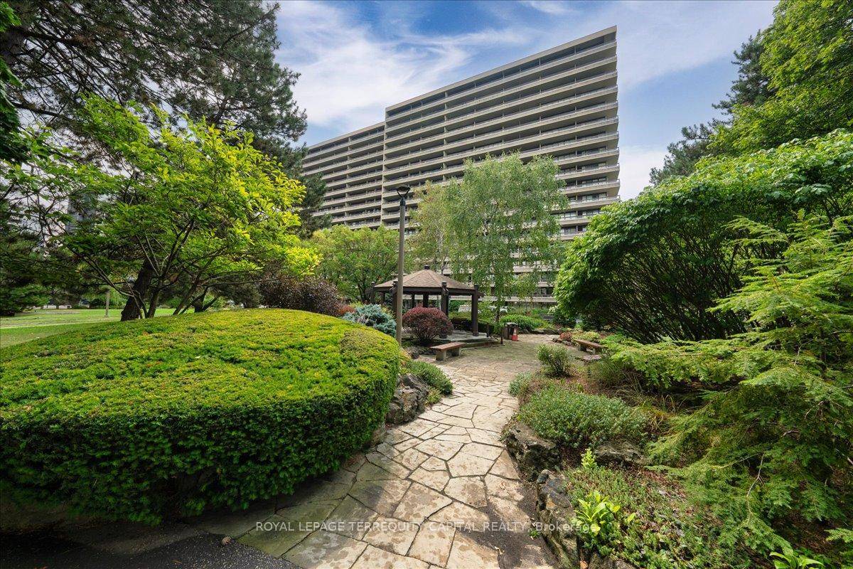 Coveted Bayberry Model Gazebo of Thornhill Rarely available southwest corner suite offering approx.