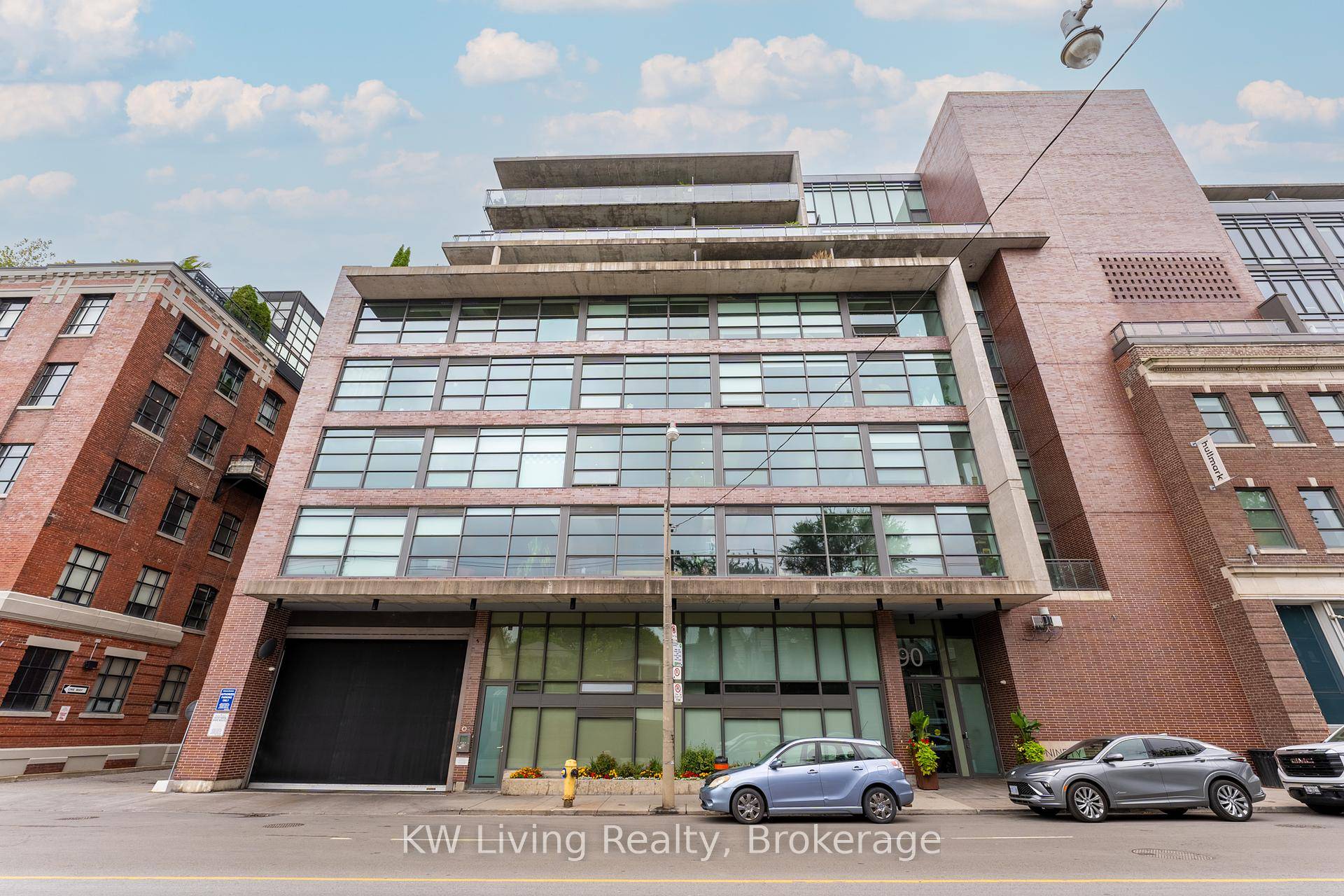 Rarely offered 2 storey layout at the Ninety, Almost like a townhouse.