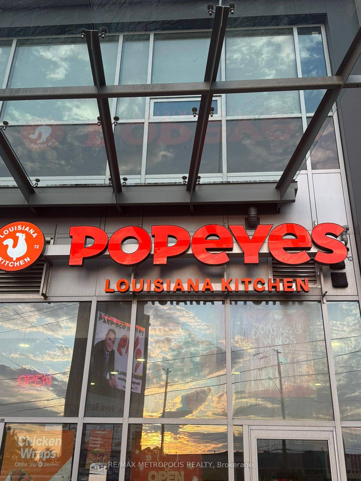 Well Established high volume name brand Franchise Restaurant in a busy Plaza, only a year old, excellent location.