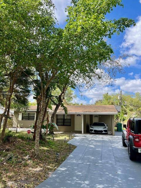 Beautiful 3 bedroom 1. 5 bath house in Fort Lauderdale next to the Fort Lauderdale Hollywood International Airport in Dania Beach !