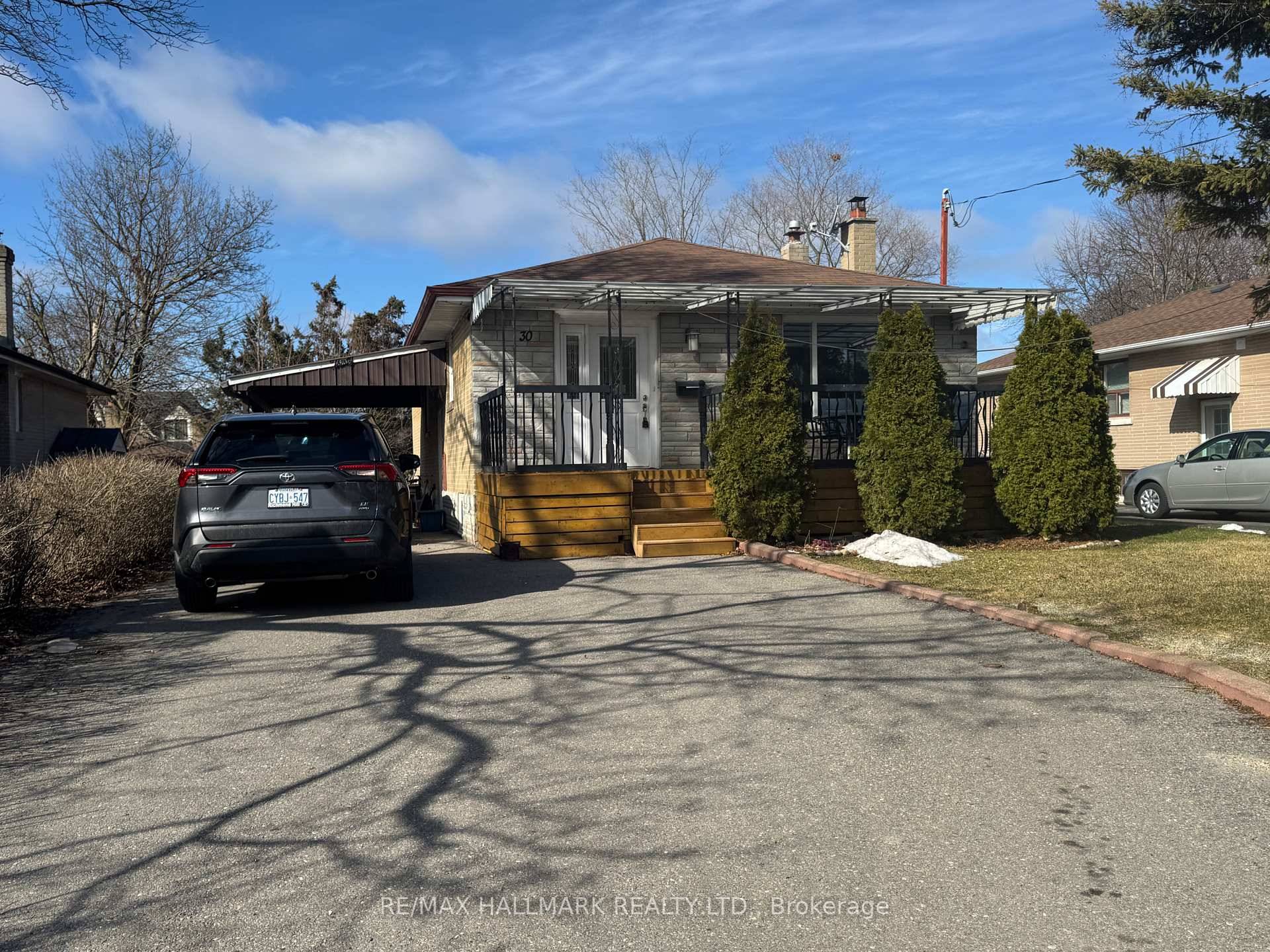 Beautiful Home In The Heart Of 'Crosby' Richmond Hill Minutes Away From Go Station And Yonge Street, 3 Bedrooms Open Concept Kitchen W Granite Island Counter Top Appliances, Totally Independent ...