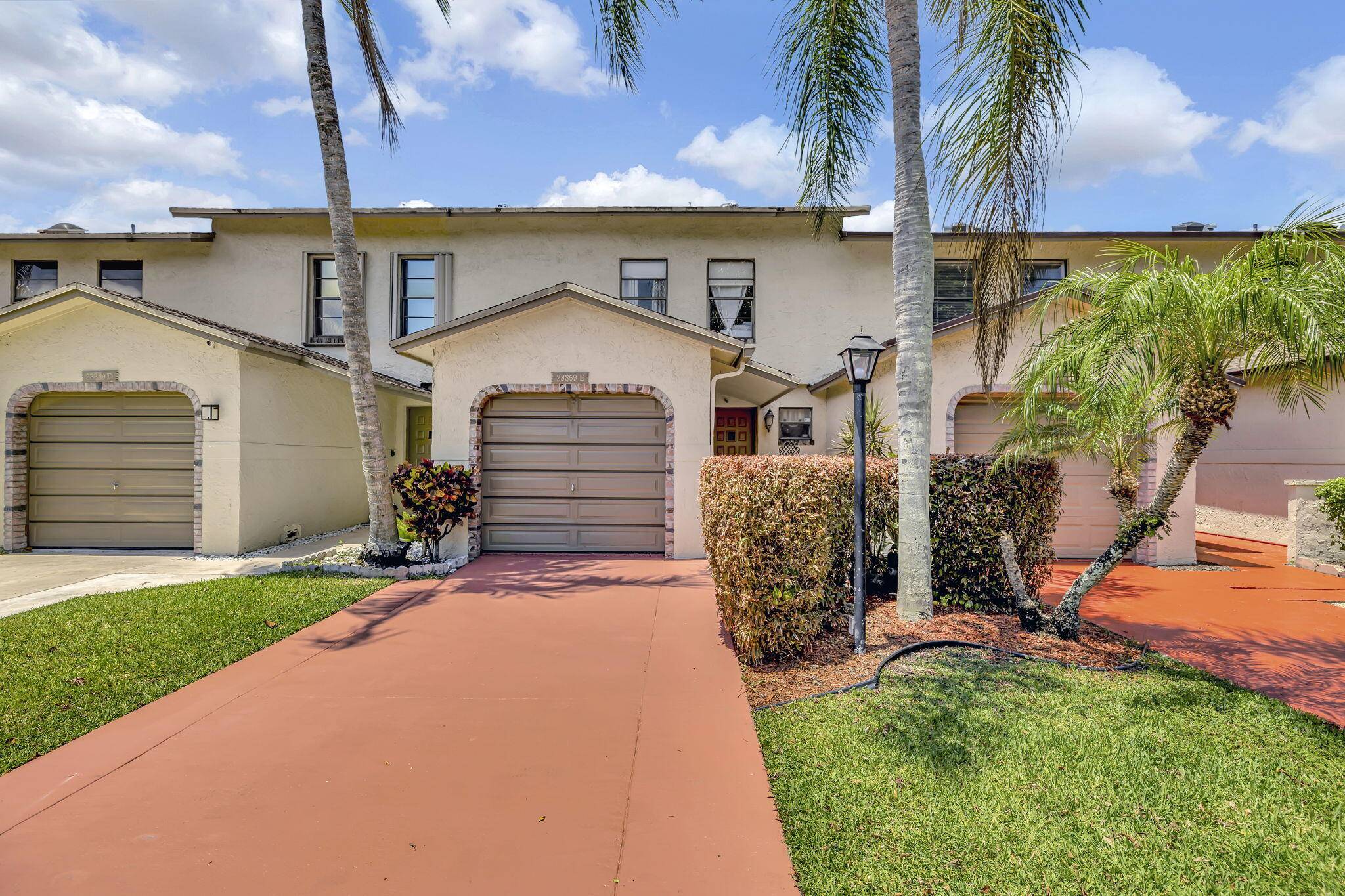 Amazing 3 bedrooms, 2 1 2 bathrooms townhouse in the great Village of Boca Barwood.
