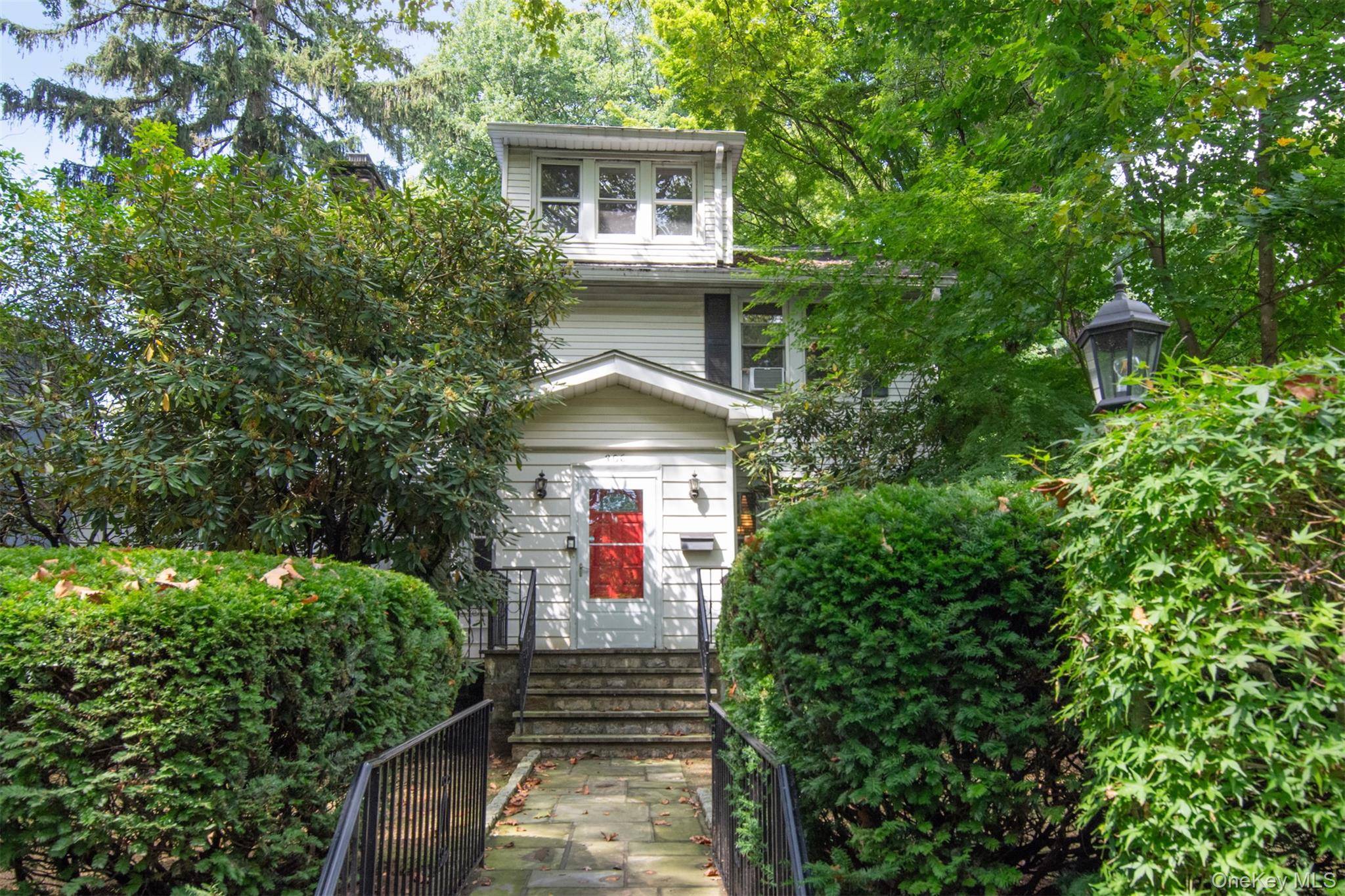 Beautifully maintained single family home in Chester Heights, with easy access to highways and public transportation.